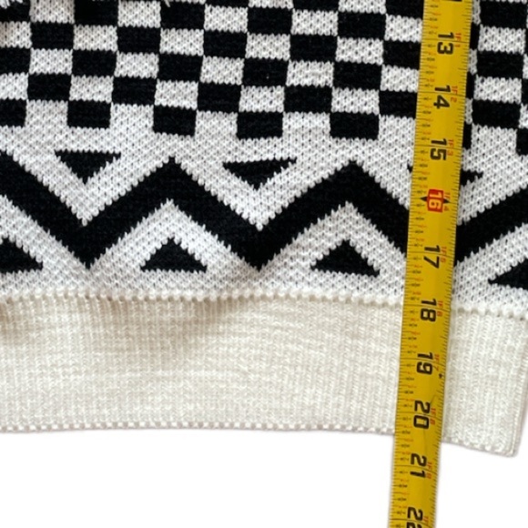 Main Strip Bohemian Crop Black And White Sweater. NWOT. Size Small - Picture 8 of 8